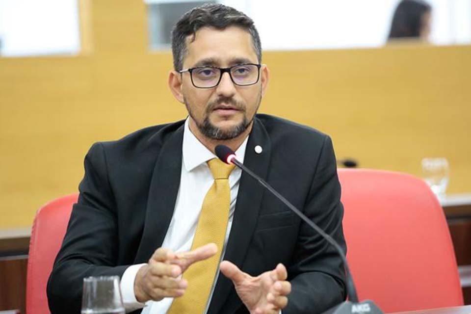 Deputado Anderson defende abertura do comércio, fiscalização severa às festas clandestinas e votou favorável em projeto de vacinação contra a Covid-19