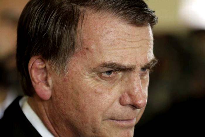 'Animais em zoológicos' diz Bolsonaro sobre índios em reservas