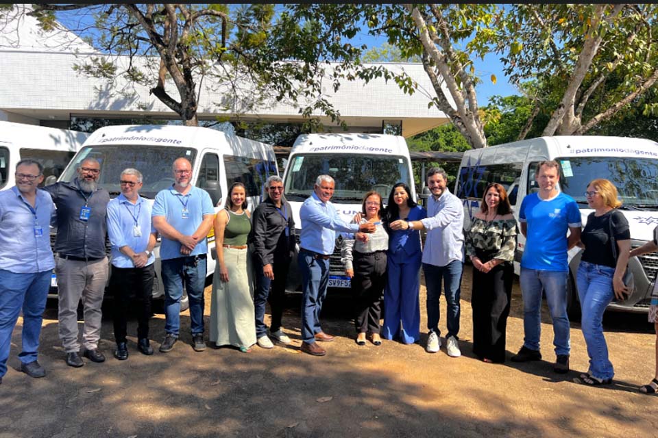 Universidade Federal de Rondônia recebe novas vans institucionais