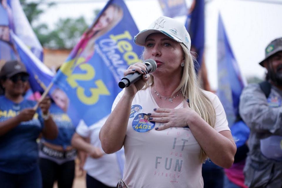 Ieda Chaves visita bairro Jardim Santana e apresenta propostas a moradores e comerciantes