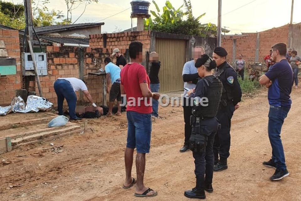 Homem é morto a facadas durante jogo de futebol em jaru