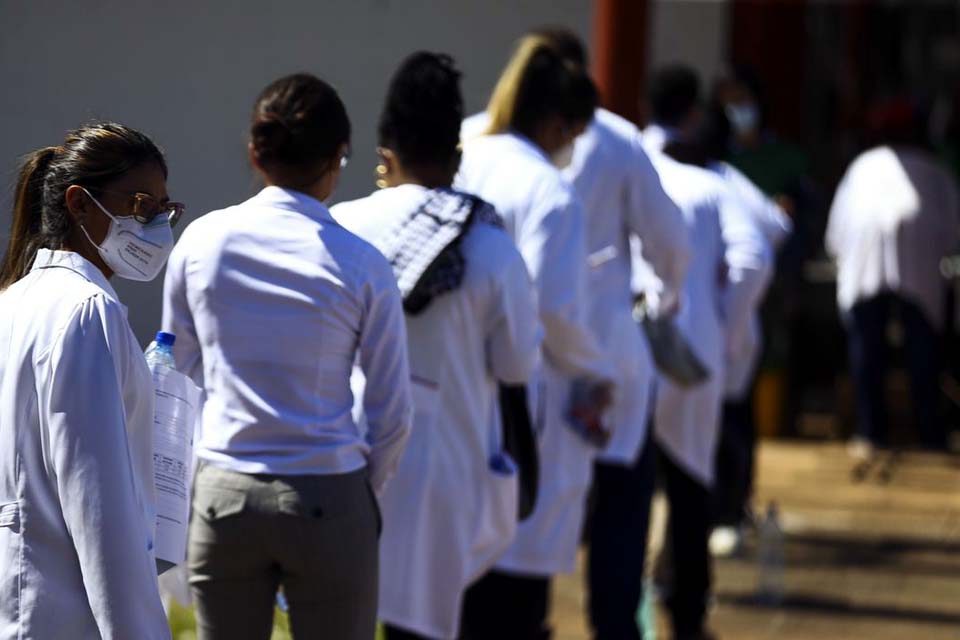 Brasil tem 546 mil médicos; proporção é de 2,56 por mil habitantes