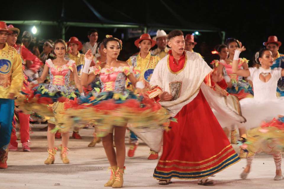 Atrações juninas e show nacional marcam primeira noite de apresentações do Arraial Flor do Maracujá, em Porto Velho