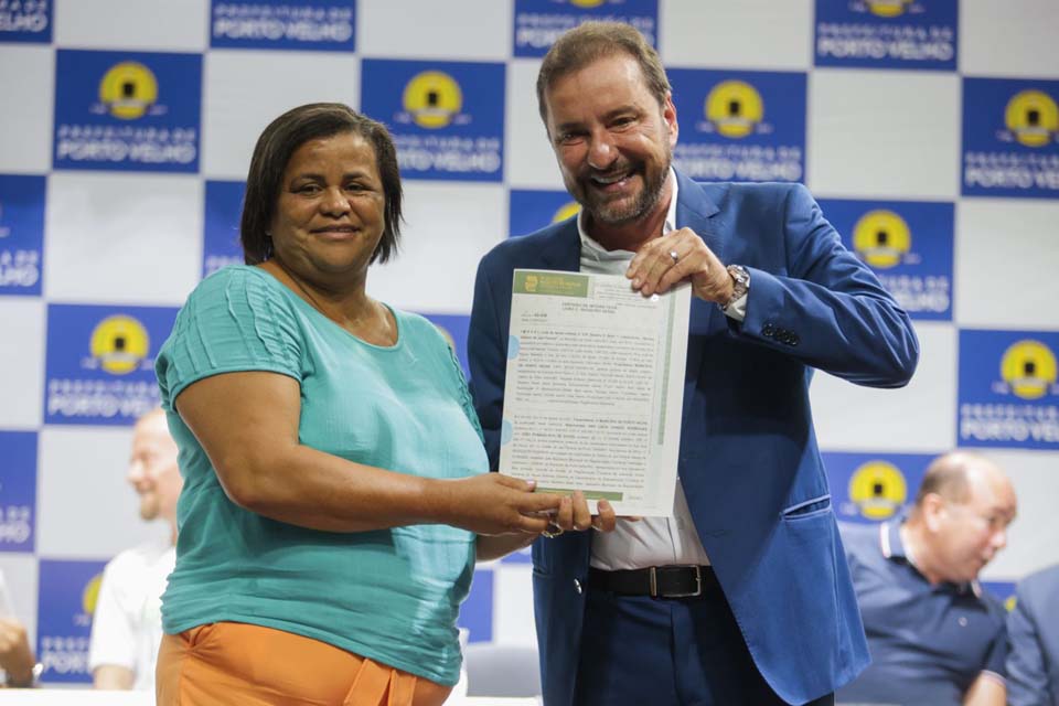 Entrega de escrituras é prioridade desde o primeiro mandato do Prefeito Hildon Chaves; Mais de 400 famílias receberam a escritura 