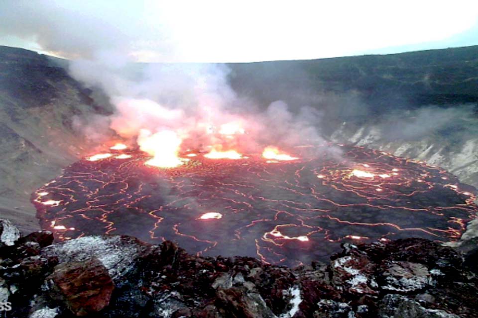 Havaí: Vulcão Kilauea volta a entrar em erupção