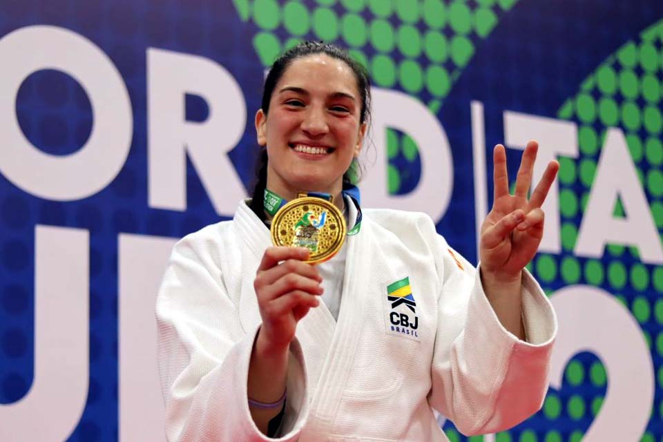 Mayra Aguiar faz história ao conquistar tricampeonato mundial de judô