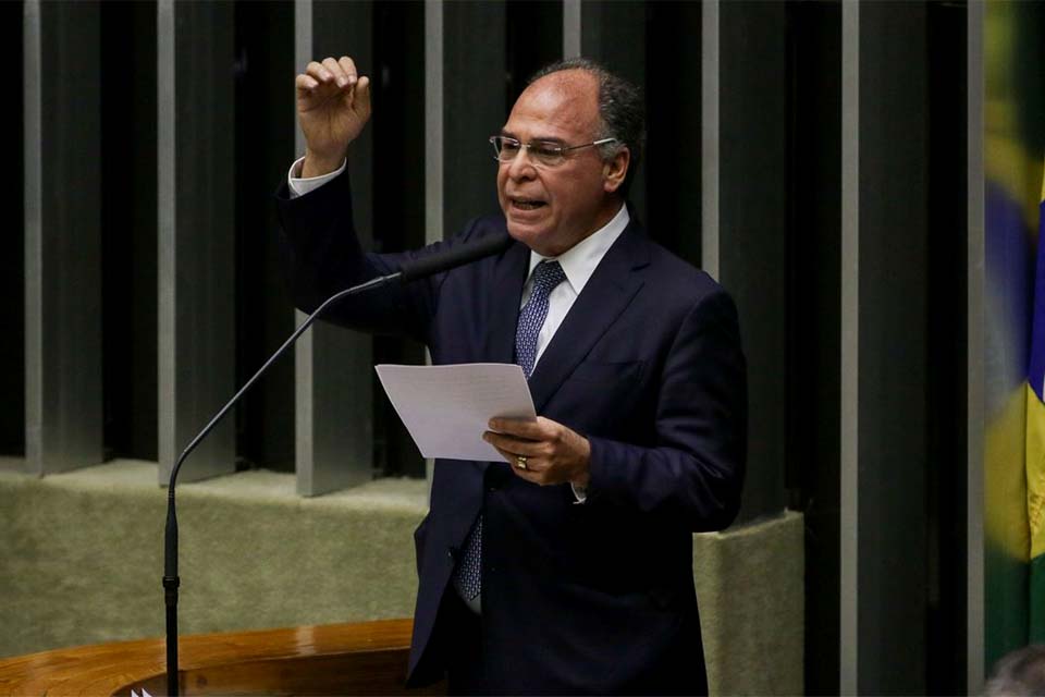 Relator da PEC dos Precatórios apresenta parecer à CCJ