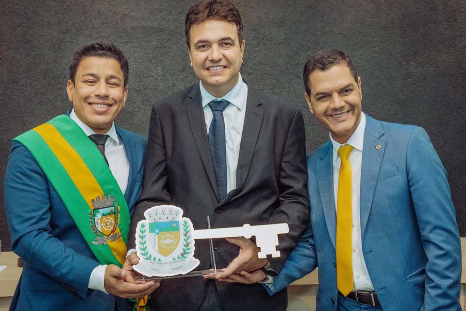 Deputado Cássio Gois participa da Solenidade de Posse dos eleitos de Cacoal e reforça compromisso com a cidade