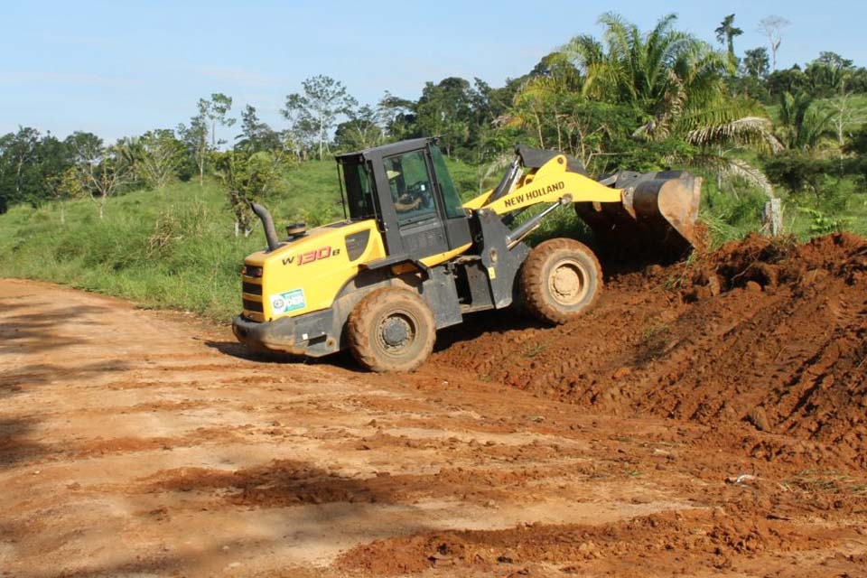 Frentes de serviço do DER trabalham para manter trafegabilidade na região Central