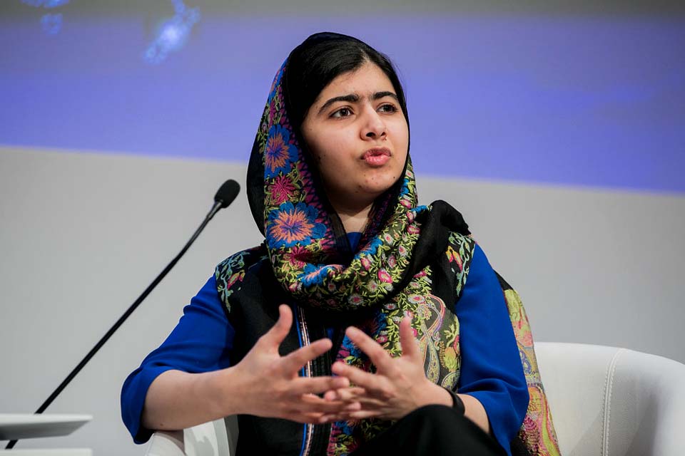 'Um ano de escuridão no Afeganistão', diz Malala sobre poder do Talibã no país árabe