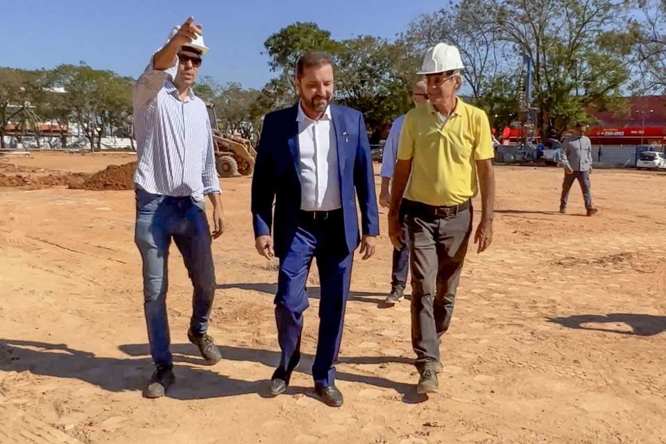 Prefeito Hildon Chaves visita construção da nova rodoviária após início das obras; prazo para conclusão em contrato é de 18 meses