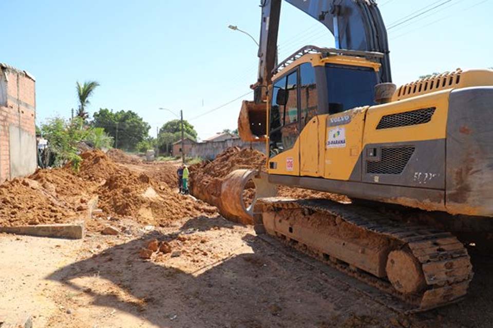 Prefeitura de Ji-Paraná implanta tubulação em ruas do bairro JK