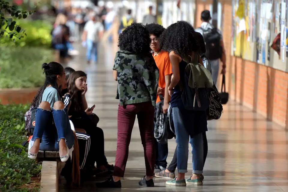 Pesquisa aponta distorções entre negros e brancos na educação