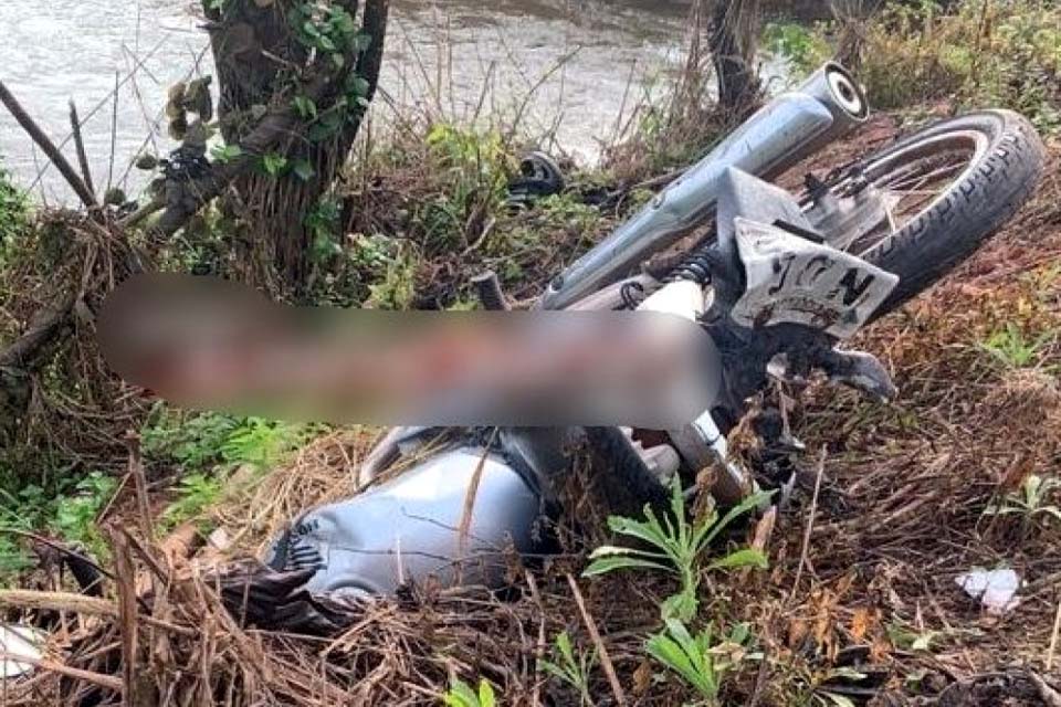 Motociclista é encontrado gravemente ferido à margem da RO-180