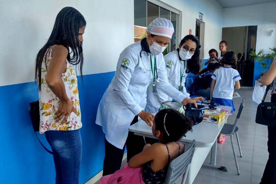 Semusa leva atendimentos médicos e odontológicos a alunos de escola municipal