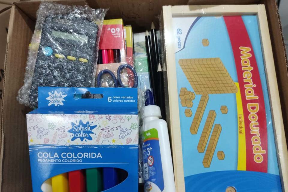 Kits de materiais escolares são entregues às escolas estaduais de Cacoal para atender alunos do Ensino Fundamentalg