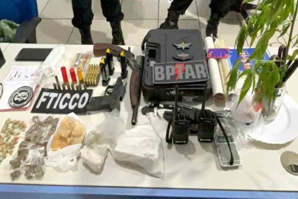 Bando é preso com armas e drogas na BR-319 em Porto Velho