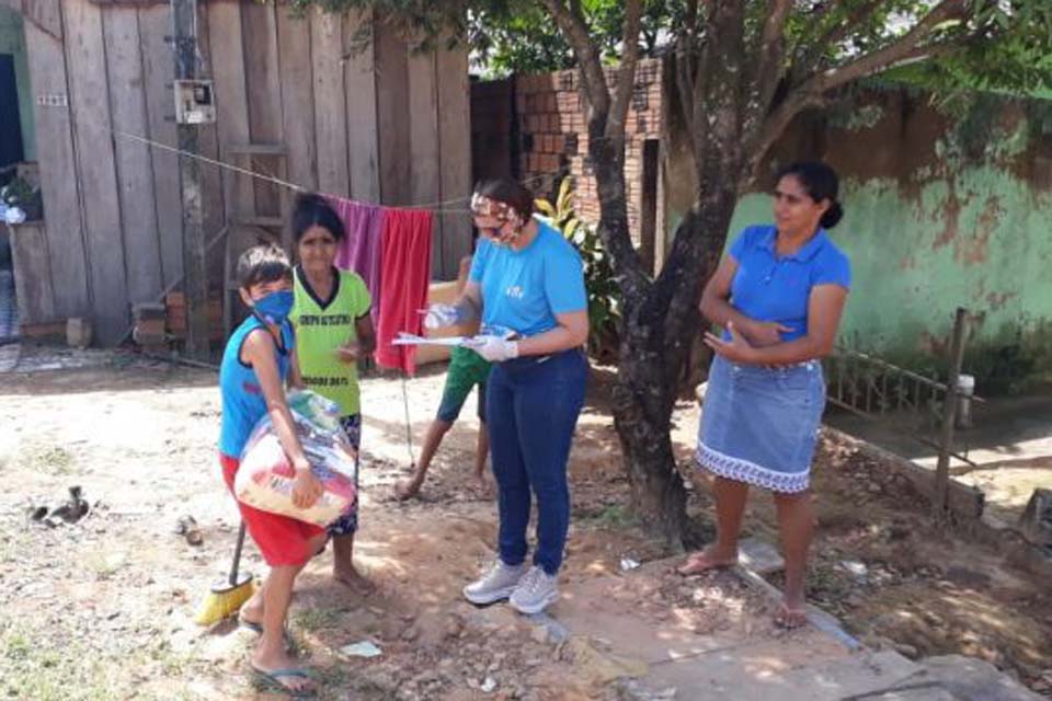 Famílias de baixa renda cadastradas em programas sociais são beneficiadas com cestas básicas