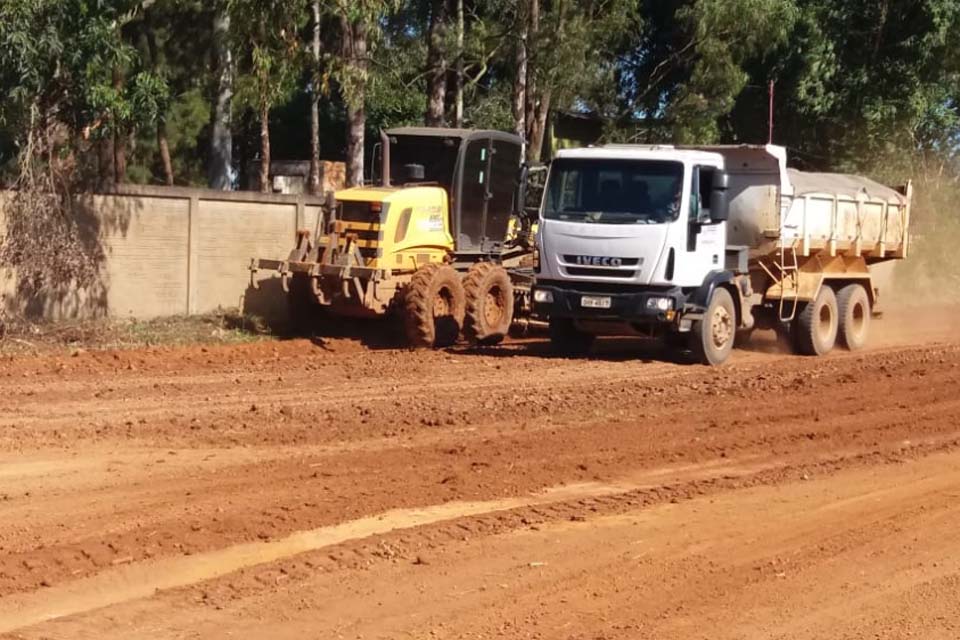 Máquinas da Prefeitura no Parque São Paulo garantem melhoria em ruas e avenidas do bairro