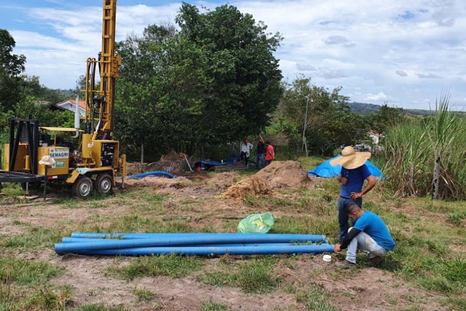 Instalação de poços favorece irrigação de pastagem para produtores rurais da região