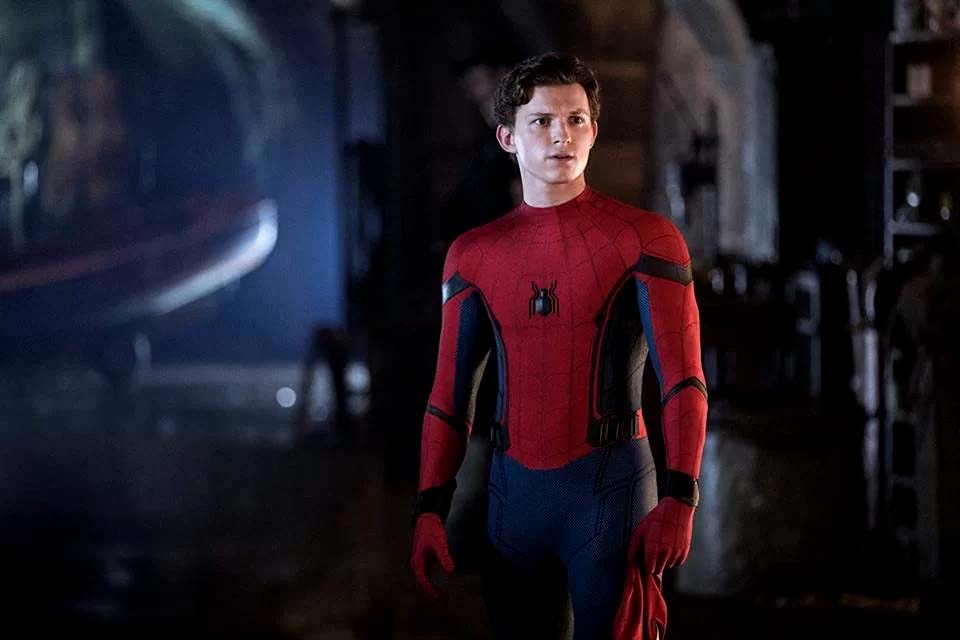 Tom Holland choca ao revelar que ficou 5 anos sem pagar conta de água