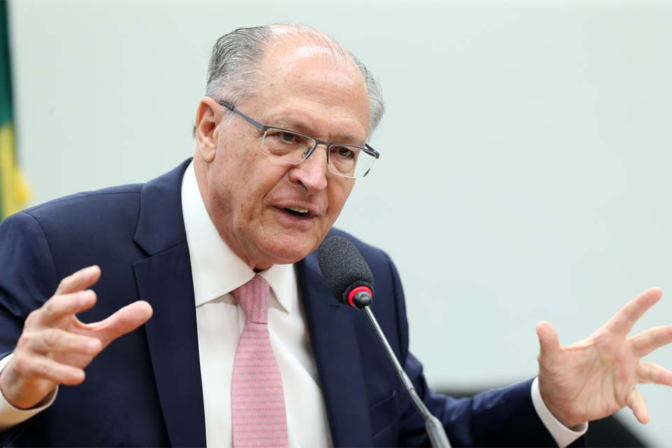 Meta fiscal de 2024 está em discussão e não foi definida, diz Alckmin