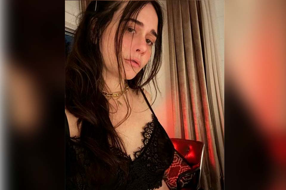 De lingerie, Alessandra Negrini arranca suspiros de fãs e famosos: 'Monumento'