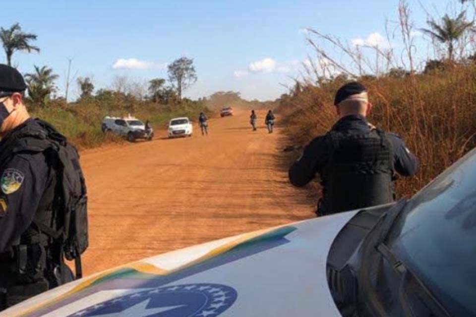 Criminosos atiram em idoso durante roubo e trocam tiros com a polícia