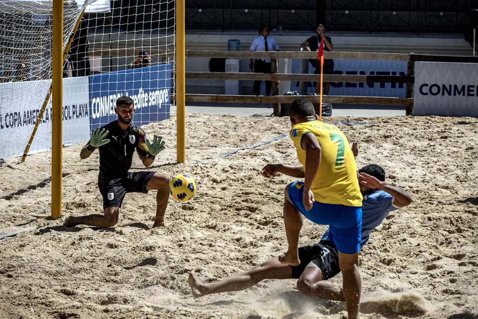 Brasil bate Uruguai na estreia da Copa América de beach soccer