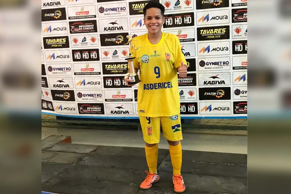 Destaque com cinco gols, atleta da Asdericel valoriza companheiras de time em título no futsal