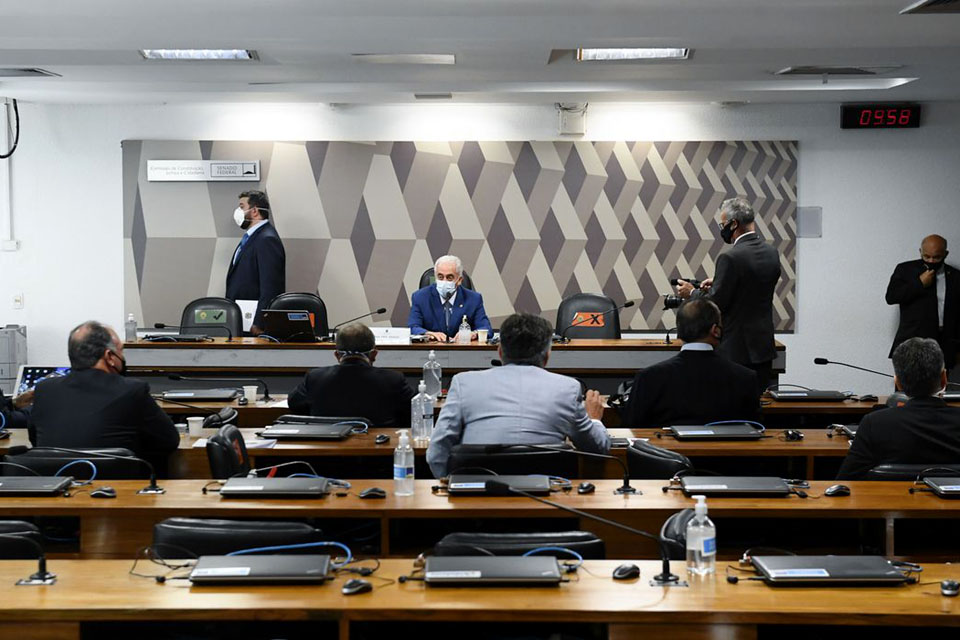 Senadores recorrem para tirar Renan da relatoria da CPI da Pandemia