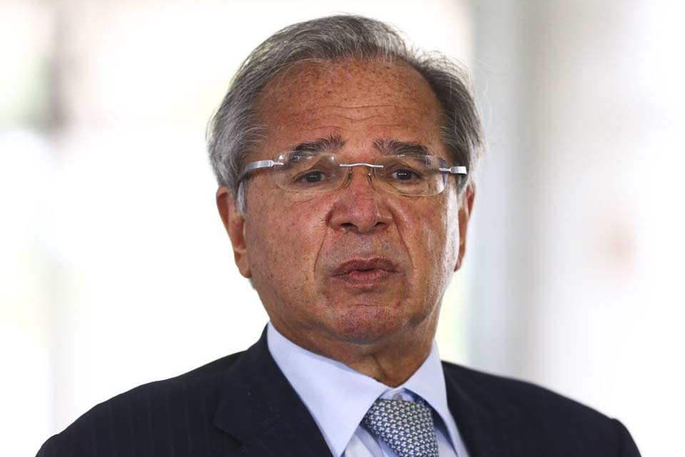 Valor médio de auxílio emergencial será de R$ 250, diz Guedes