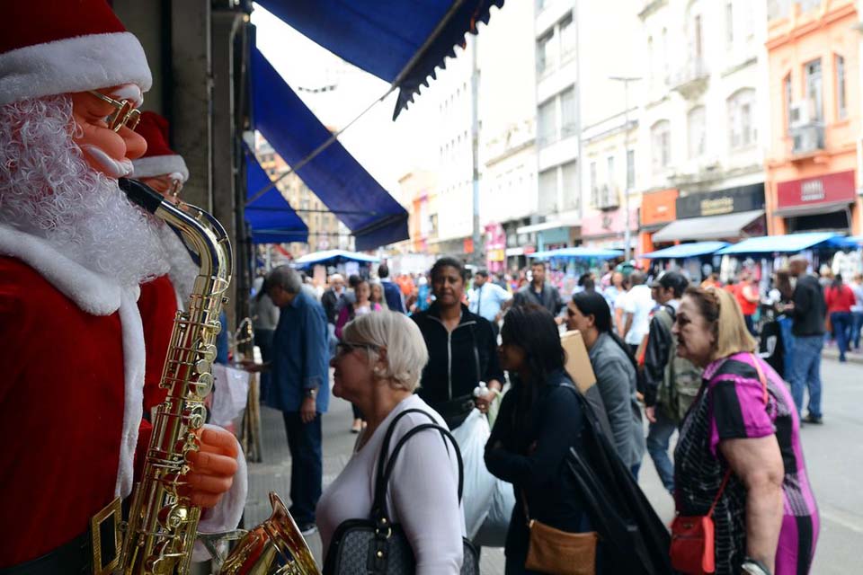 Procon orienta consumidores sobre trocas de presentes de Natal