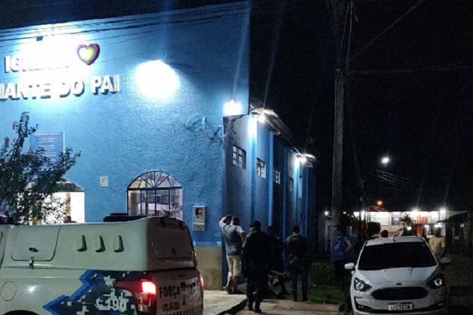 Homem é vítima de tentativa de homicídio em frente à igreja evangélica