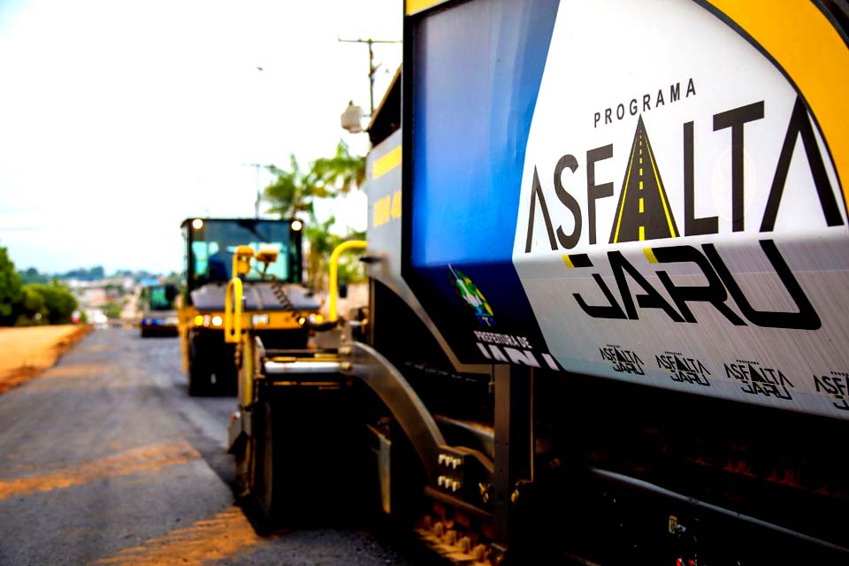 O asfalto chegou: Avenida Florianópolis começa a receber capa asfáltica