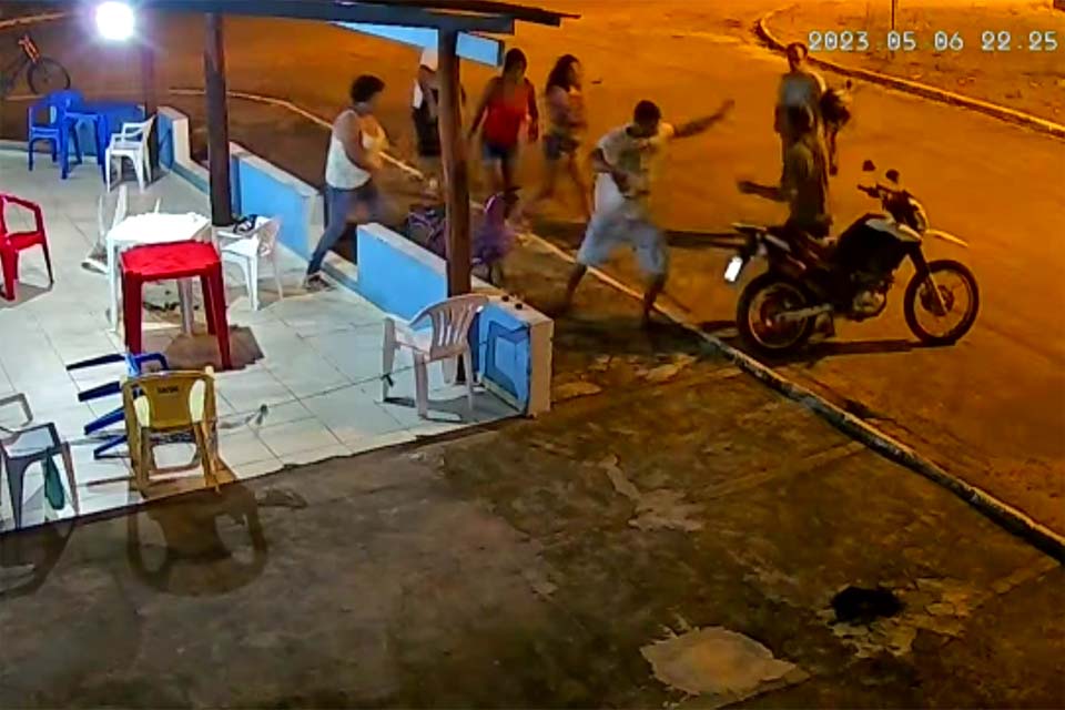 Dois homens morrem após uma troca de tiros em um bar 