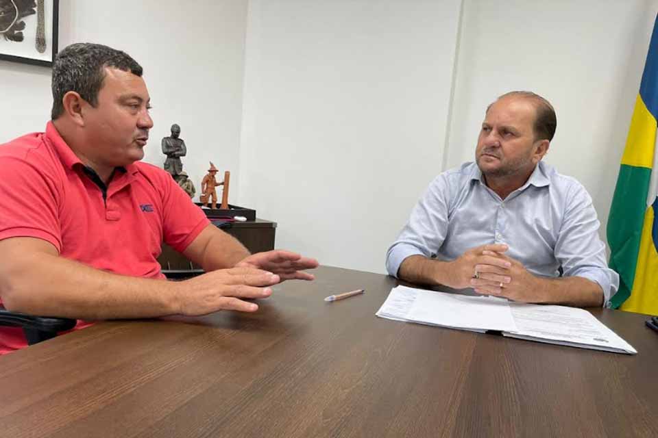 Deputado Cirone Deiró apresentou proposta para recapeamento na pista do aeroporto de Costa Marques