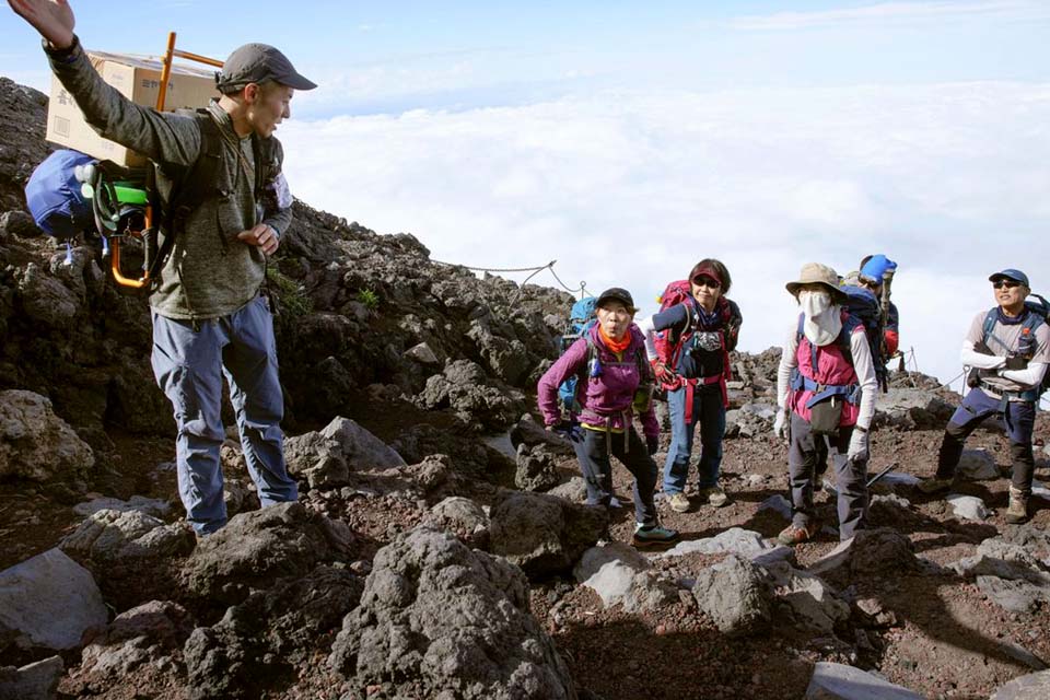 Autoridades japonesas reabrem rota de escalada no monte Fuji