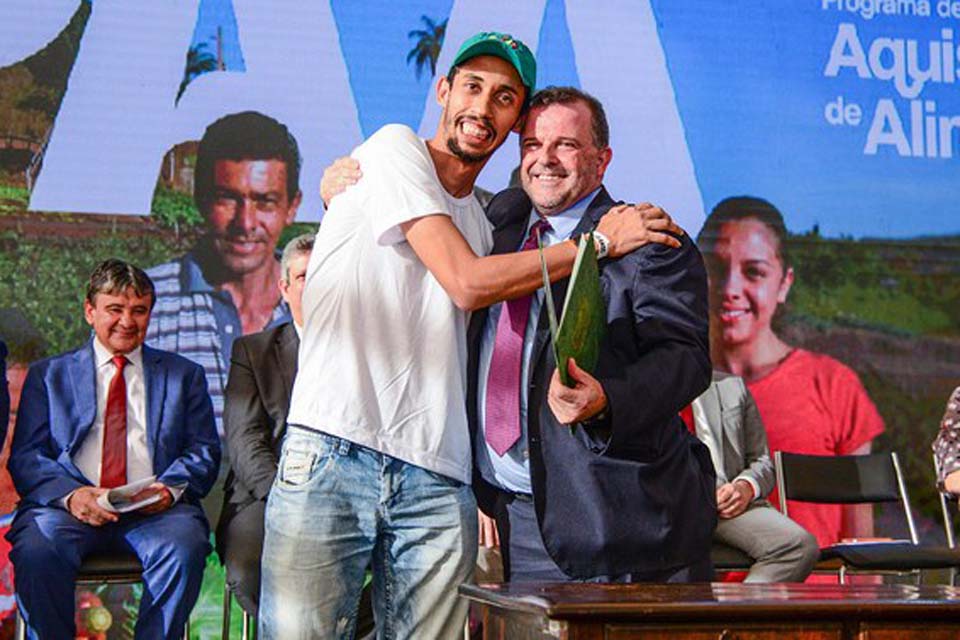 Filho de agricultores em assentamento de Ouro Preto do Oeste é o primeiro beneficiário do programa Fomento Jovem