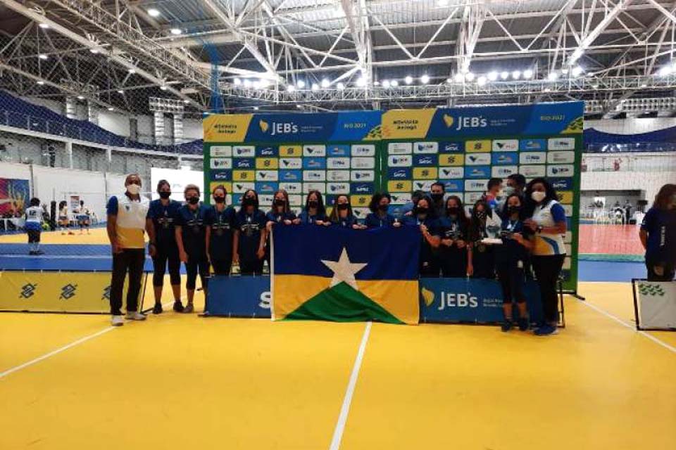 Voleibol escolar de Vilhena mantém tradição e conquista medalhas no vôlei indoor e de praia