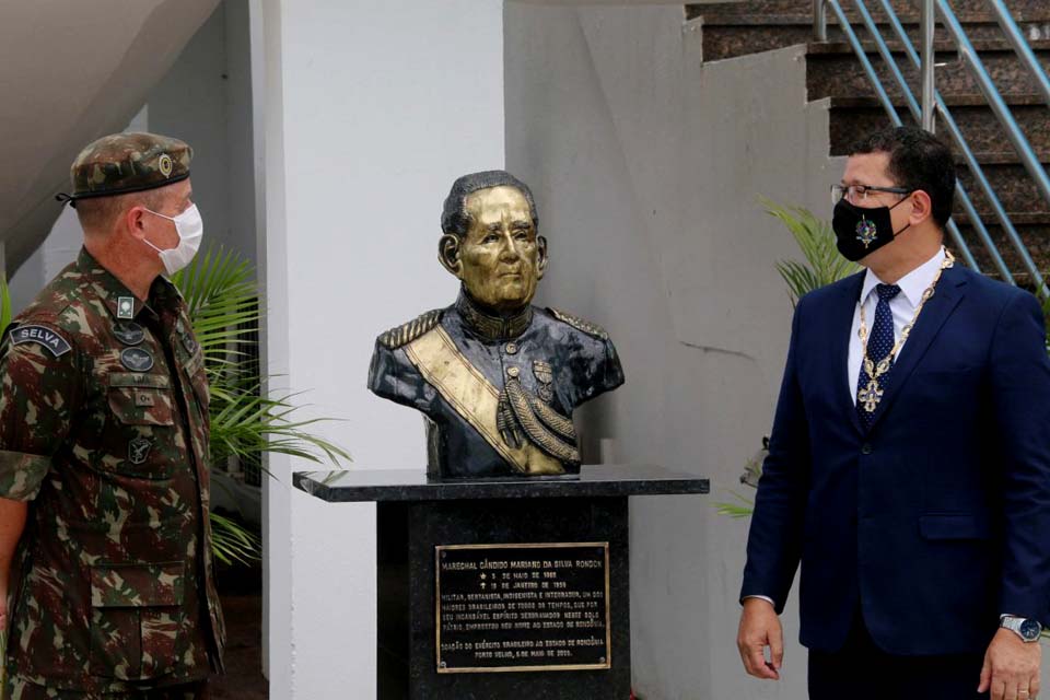 Governador Marcos Rocha celebra os 131 anos da Bandeira do Brasil e inaugura busto de Marechal Rondon