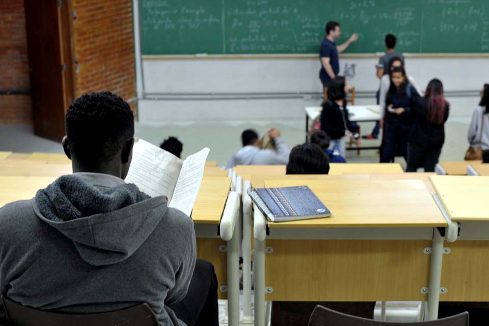 Edital prevê internacionalização de universidades brasileiras