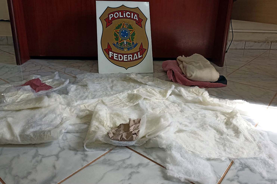 PF prende bolivianos tentando enviar cocaína pelos correios para o Japão