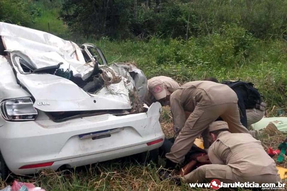 Capotamento na BR- 364 deixa uma pessoa morta e outra ferida