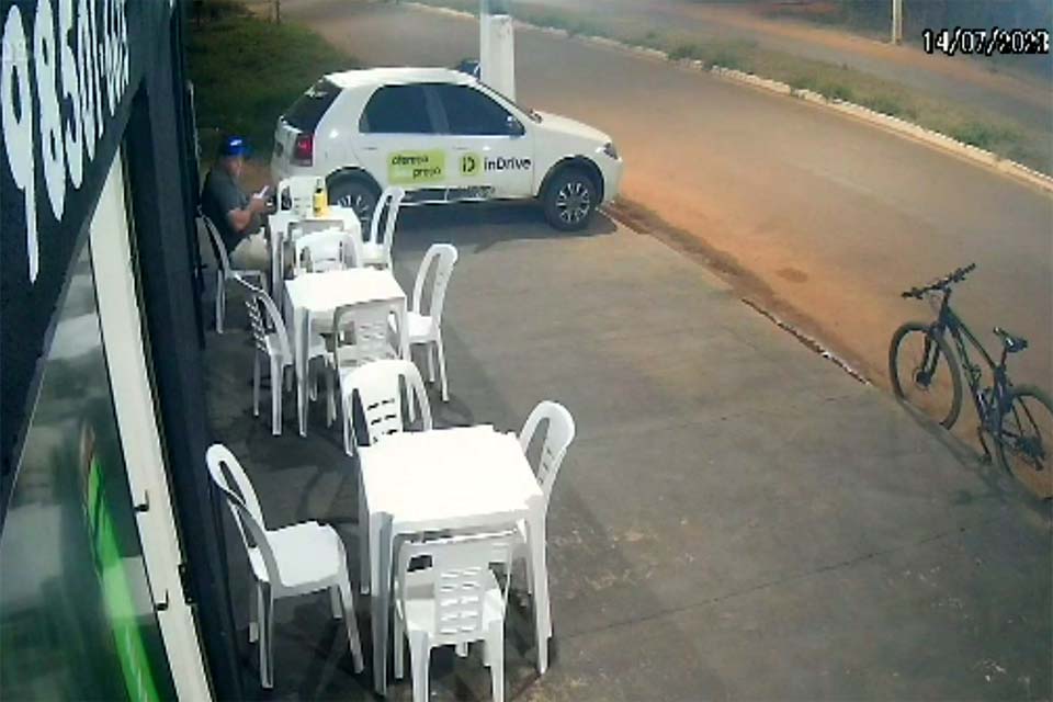 Homem discute em distribuidora de bebidas e depois volta atirando