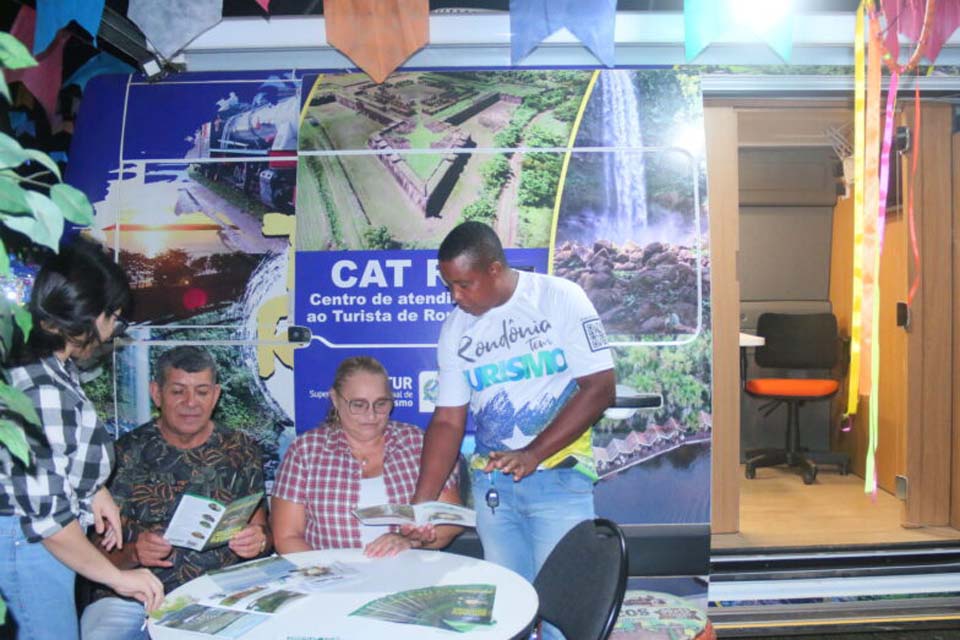 Centro de Atendimento aos Turistas oferece informações à população durante o Flor do Maracujá