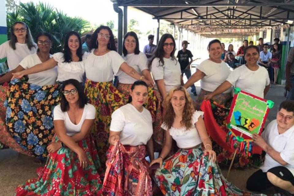 Grupo de Dança do CAPS Rolim de Moura participa de evento em Castanheiras