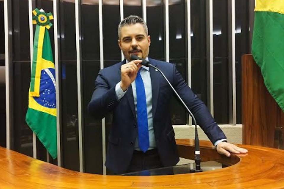 Deputado Thiago Flores propõe aceleração na tramitação de PEC que extingue contribuição previdenciária de aposentados 