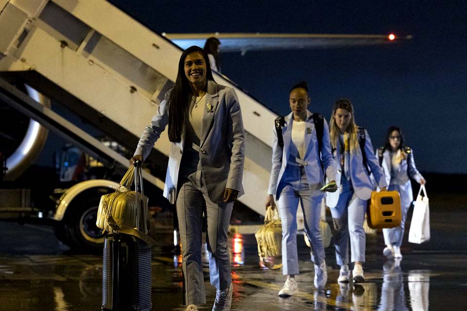 Seleção brasileira desembarca na Austrália para Copa do Mundo Feminina