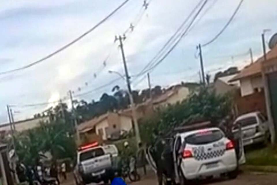 Homem invade casa para agredir cunhado e leva surra de populares